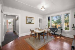 Chic Vintage Vibes Stylish Stay Near It All