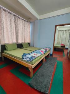 Pine Forest Home stay with City View
