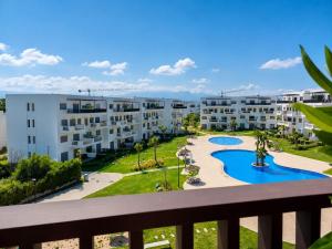 Retreat Top Floor Pools View AC Apartment