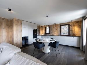 Appartement rénové, ski aux pieds - FR-1-690-43