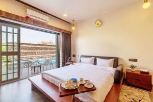 StayVistas Villa Cobblestone - 3BHK with Bar & Private Pool