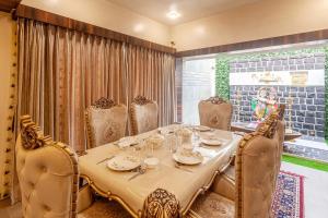StayVistas Villa Cobblestone - 3BHK with Bar & Private Pool