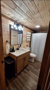 Michams Clark Fork River Retreat - River Front, Mountain View, Fire Pit - Cabin 4