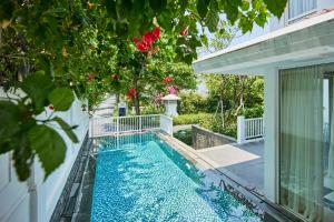 Family Premier Beach Pool Villa Danang