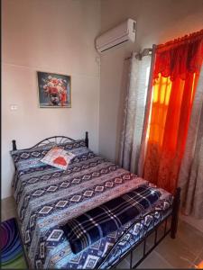 ROANA APTS 2 Bedroom Upstairs Apt Centrally located with Air Condition