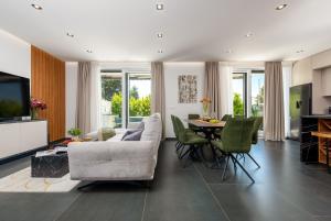Villa Nika with pool & parking near Zadar