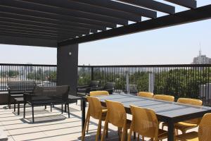 First Floor Studio, Steps from Movistar Arena