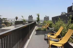 First Floor Studio, Steps from Movistar Arena