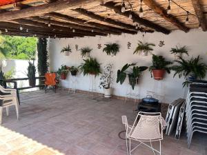 Centrally located accommodation with a spacious patio, Parras