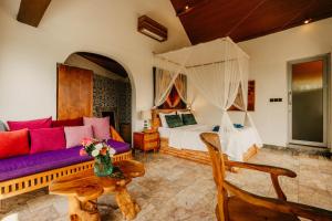 Yoga Retreat 9 BR Villa By River Song