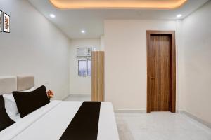 Super Hotel O Delhi Meerut Expressway Makanpur Formerly Crystal 24