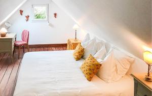 Amazing Apartment In Plougasnou With Wifi