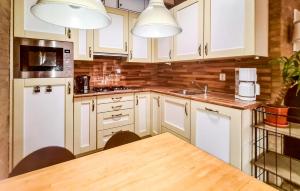3 Bedroom Cozy Home In Noordwijk
