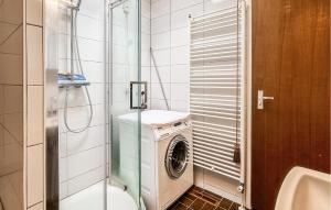 3 Bedroom Cozy Home In Noordwijk