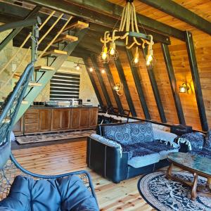 Cottage Gaga