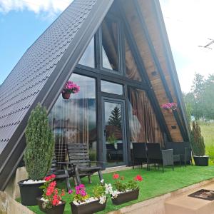 Cottage Gaga