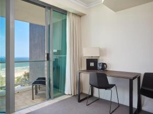 Beach view with King bed studio in Gold Coast