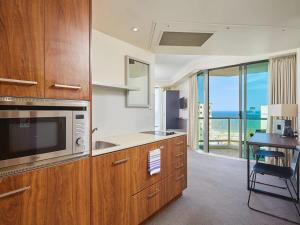 Beach view with King bed studio in Gold Coast