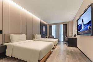 Atour Hotel Qingdao High-tech Zone Shimao Shopping Center