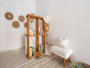First-floor apartment just steps from the sea