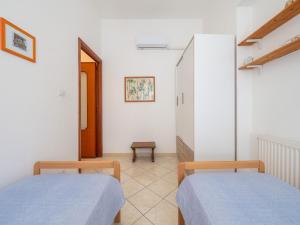 First-floor apartment just steps from the sea img25