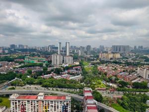 3BR, NearSunwayVelocity, EkoCheras, Aeon, 中文房东, 4 Beds, 2 Bath