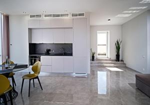 Apartments with terrace and views on the sea and city