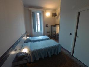 Single Room with Private Bathroom room in Hotel Ada