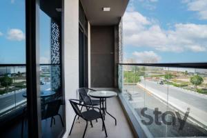 Bright 2BR with Pool and Gym near Expo City