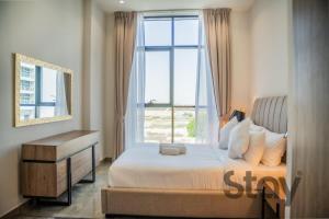 Bright 2BR with Pool and Gym near Expo City