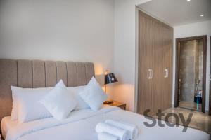 Bright 2BR with Pool and Gym near Expo City