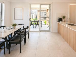 Sunny Split-Level 3BR Stay in Marsden Park