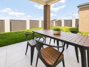 Sunny Split-Level 3BR Stay in Marsden Park