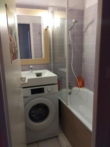 Appartement 6 personnes, 40m2, lave-linge, 2 salles de bain, grand balcon, piscine et proche golf