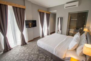 Redpine Hotel