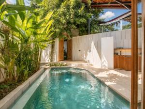 Exquisite 1-BR Villa with Pool, 4 Mins to Echo Bea