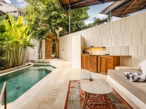 Exquisite 1-BR Villa with Pool, 4 Mins to Echo Bea