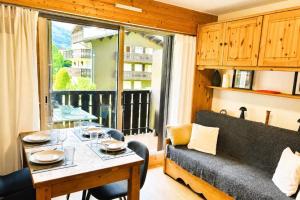 Renovated flat with Mont Blancs view Parking
