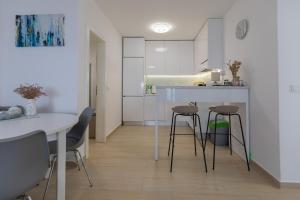 Enamare mit Terrasse