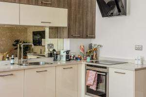 New! Stylish 1BR Flat, Notting Hill, 2mins to Tube
