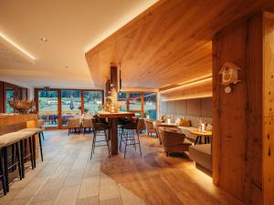 Helmhotel