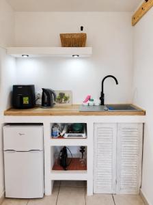 Votsalon Beach House - 30 meters from Alykes Beach
