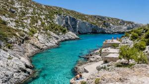 Votsalon Beach House - 30 meters from Alykes Beach