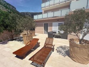 Villa Nikola - pool side apartments