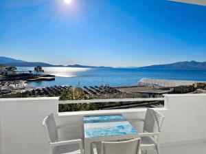 Two Bedroom Apartment With Sea View 100