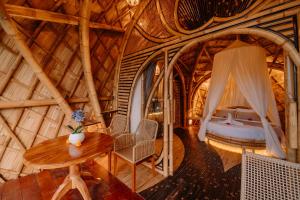 Aris Bamboo House Sidemen - NYAN BALI
