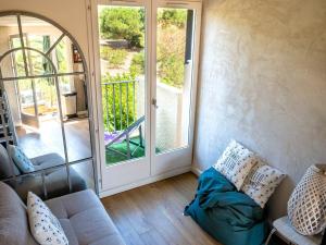 Petit duplex lumineux avec terrasse à Giens