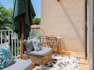 Petit duplex lumineux avec terrasse à Giens
