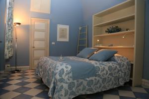 One-Bedroom Apartment with Balcony