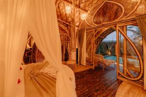 Adis Bamboo House Sidemen - NYAN BALI